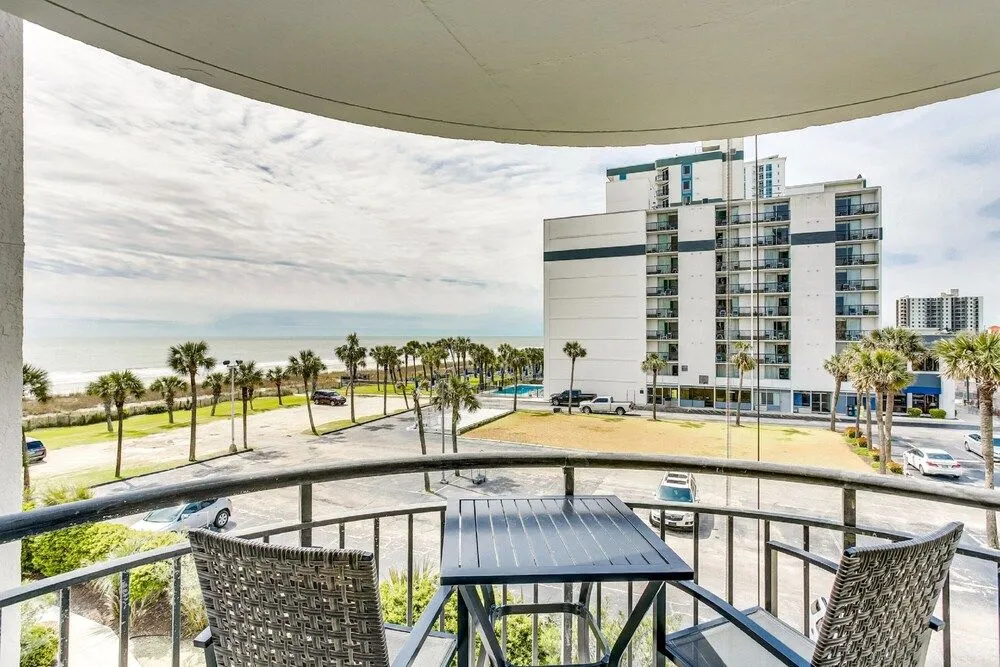 Oceanview condo Steps to the beach