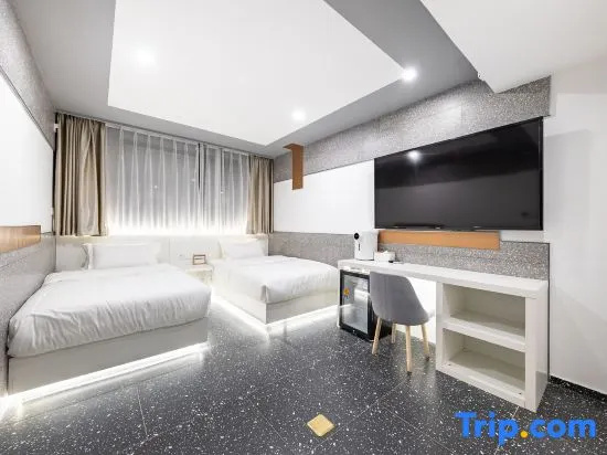 Luxury Double room (full double bed)