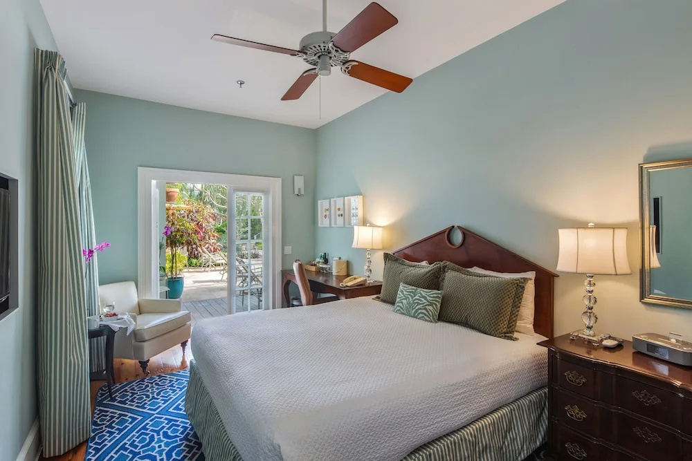 Classic room with pool view