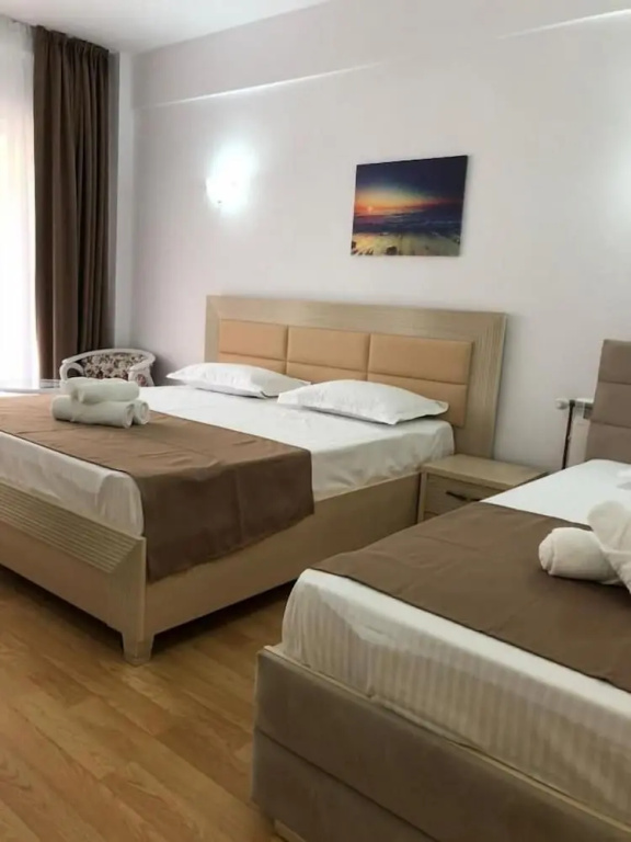 Standard Triple room with city view