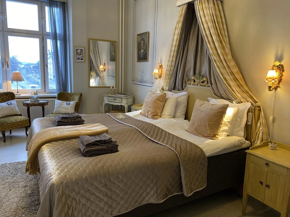 Classic Double room with river view (full double bed)
