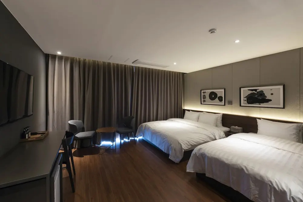 1 Bedroom Premium Double room beachfront (twin beds)
