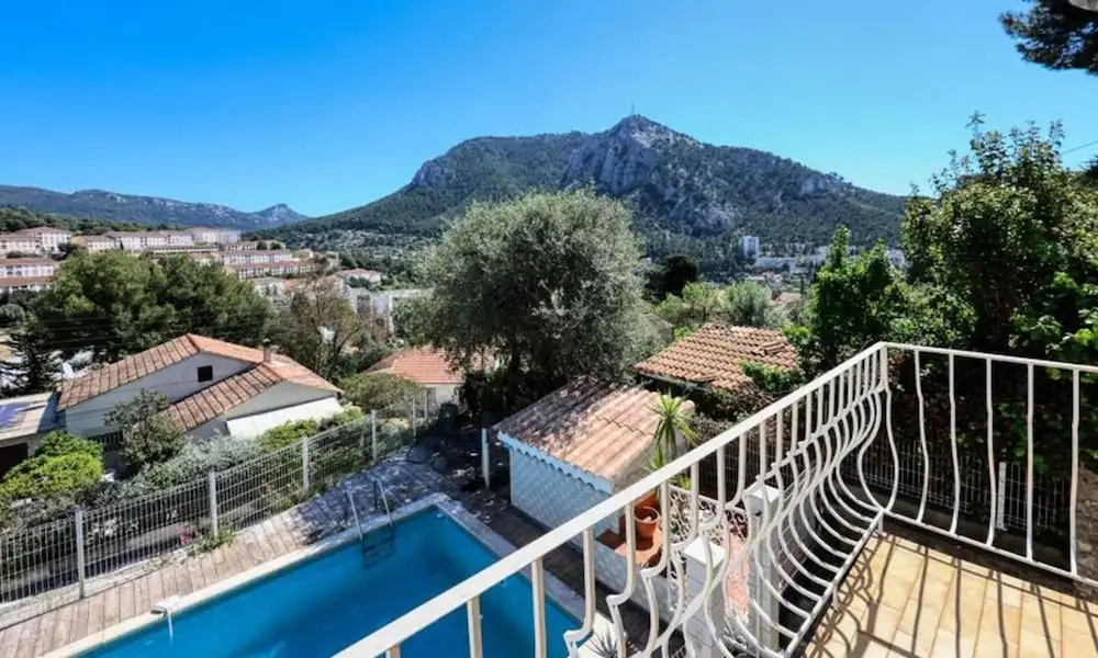 Villa in Toulon With Pool and Mont Faron Views