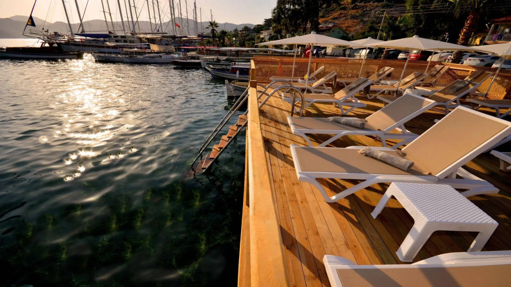 Beach & Waterfront