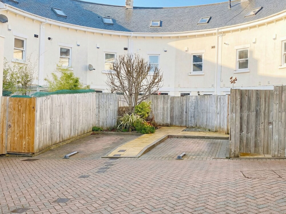 Lisburne Place