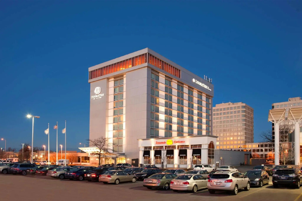 DoubleTree by Hilton Chicago - North Shore Conference Center - Chambres