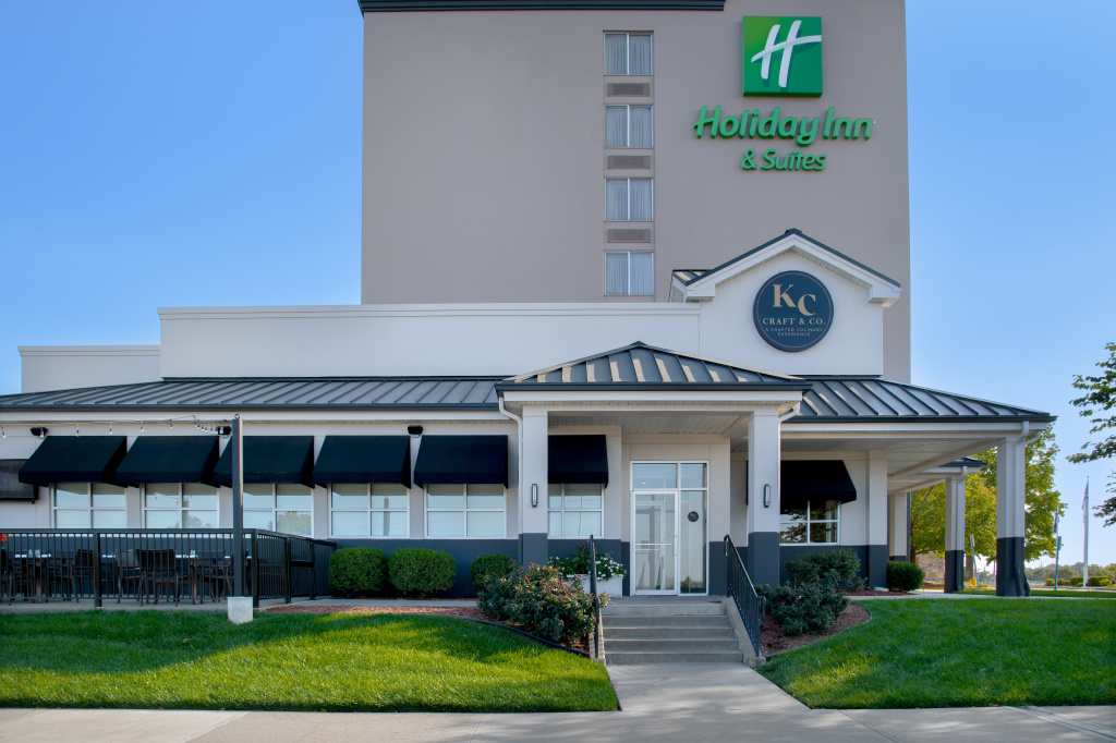 Holiday Inn & Suites Overland Park West by IHG