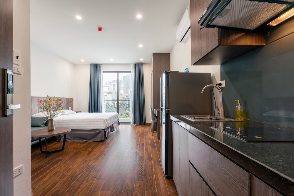 Отель Granda Lake View Hotel & Apartment в Ханое