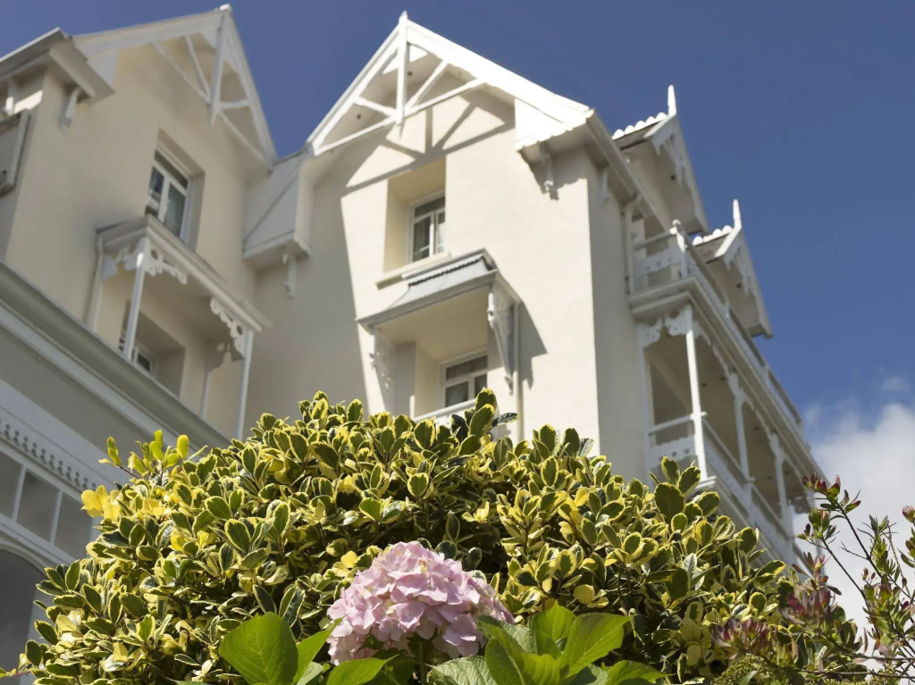 Somerville Hotel