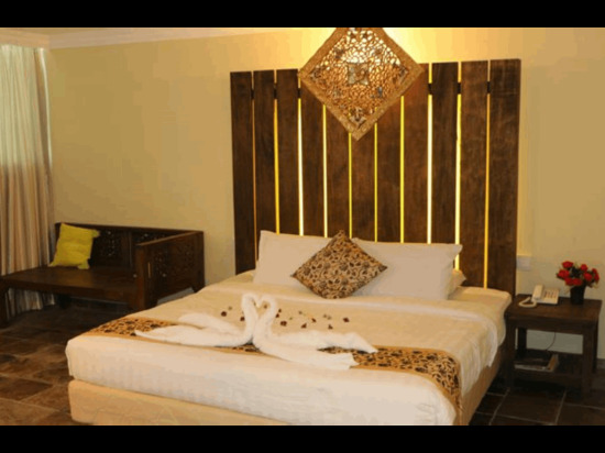 Eagle Bay Hotel