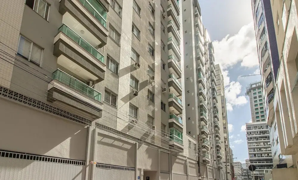 3BR Apt w/ Balcony 100m From Beach Evz0601