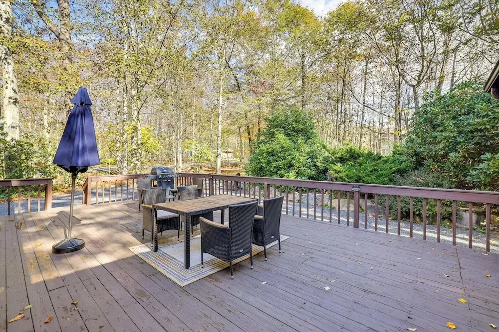 Near Water Parks: Pet-friendly Tobyhanna Getaway!