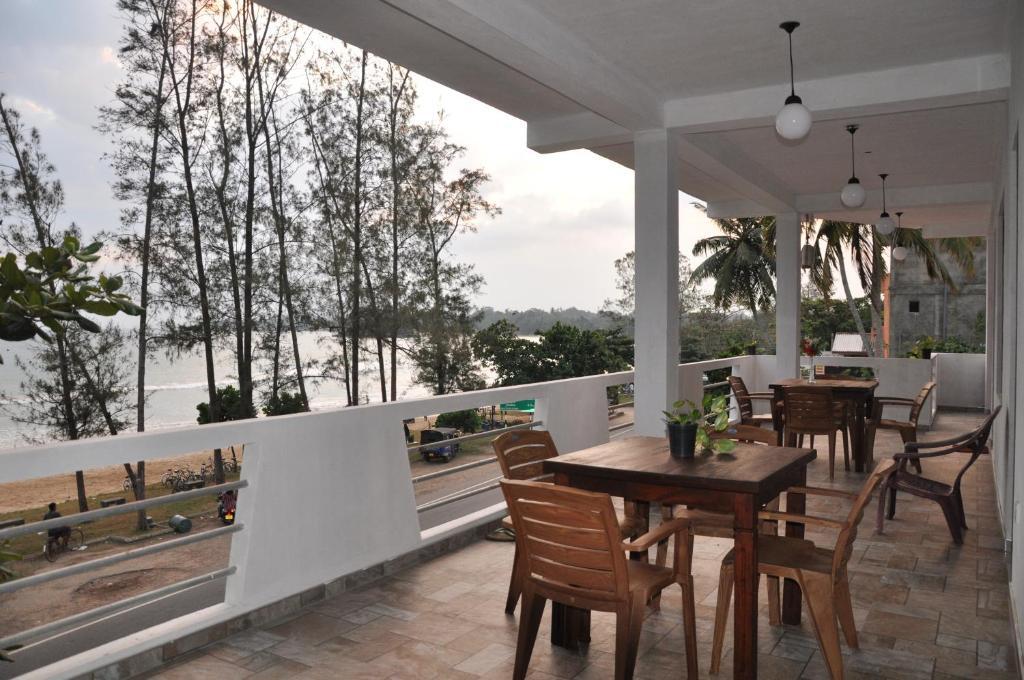Happy Bay Guest House And Restaurant