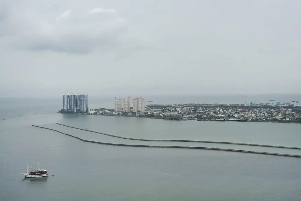 Sea View 2BR Apartment at Green Bay Condominium