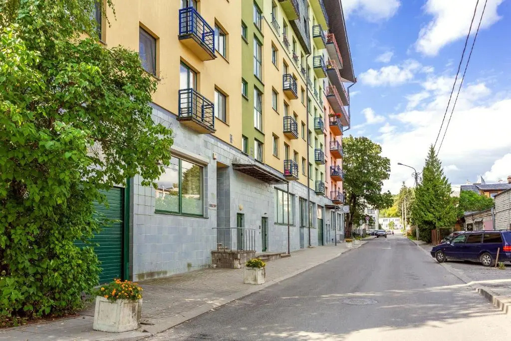 #stayhere - Spacious & Bright 1BDR Apartment Shopping District