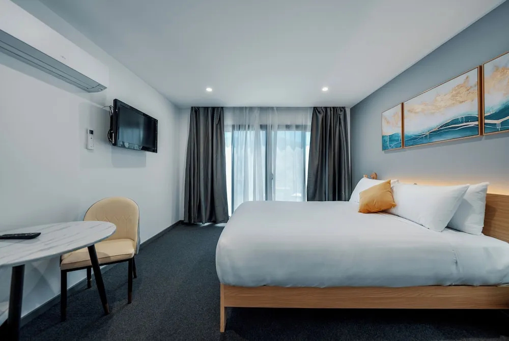 Deluxe Double room (full double bed)