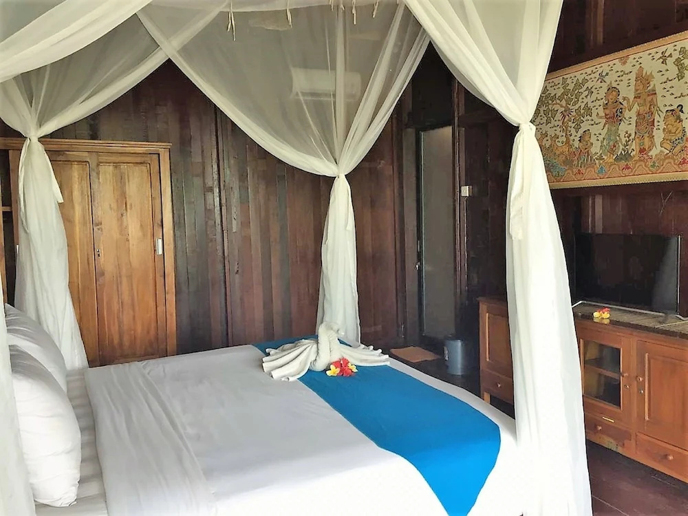 1 Bedroom Villa with balcony and with pool view