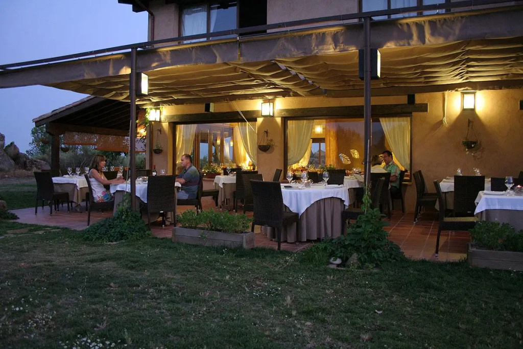 Food & Beverage