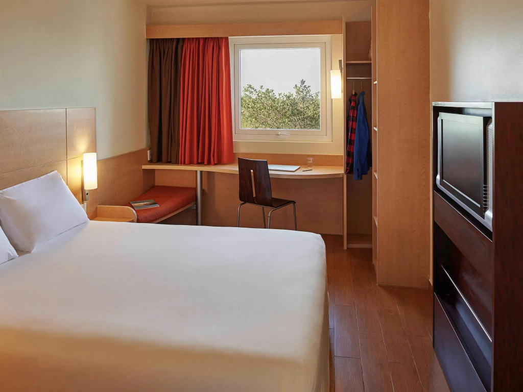 Standard Double room (full double bed)