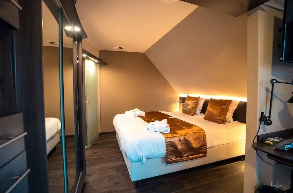 Exceptional Double room with balcony (full double bed)