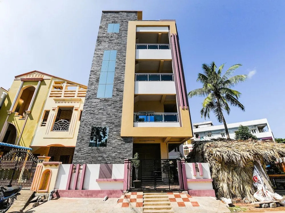 OYO 14207 Royal Residential Lodge