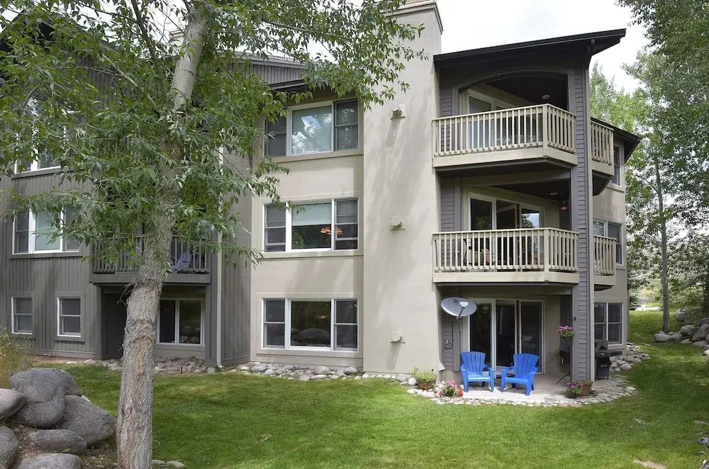 Canyon Run I-203 2 Bedroom Condo by Redawning