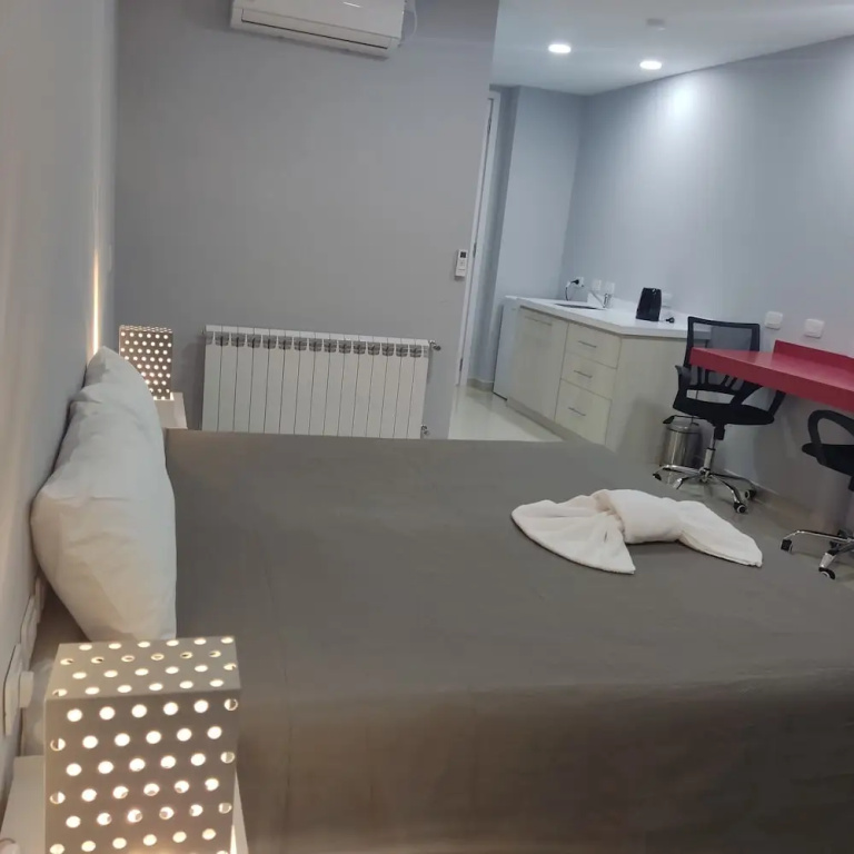 Business Double room (full double bed)