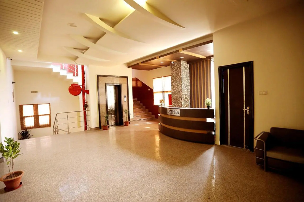 Lobby & Reception