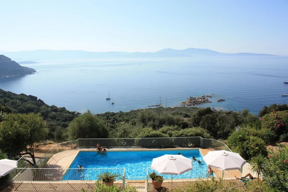 2 Bedrooms Apartment with balcony and with sea view