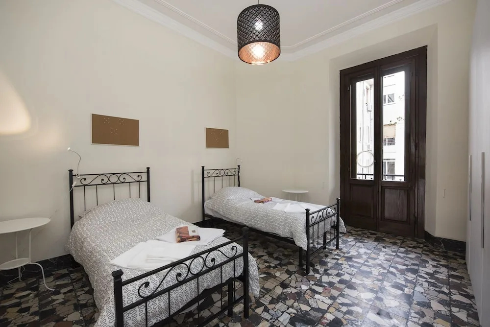 4 Bedrooms Apartment