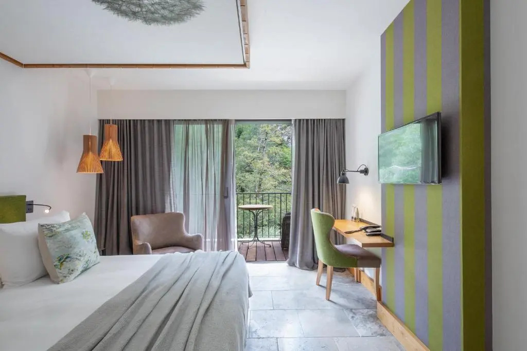 Standard Double room with river view (full double bed)