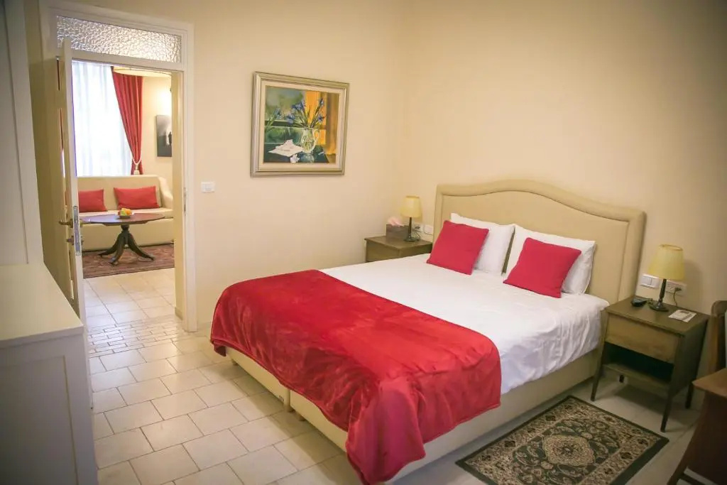 Deluxe Suite