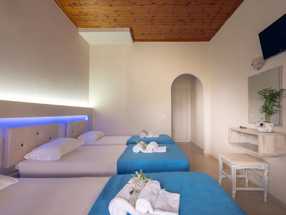 Standard Triple room with balcony