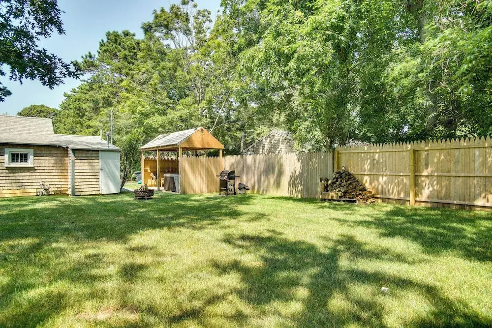 Hot Tub & Kayaks: Dog-friendly House in Yarmouth