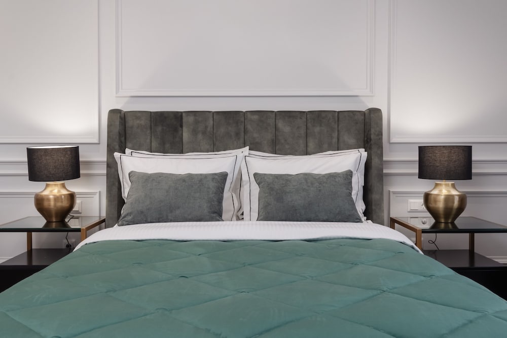 Отель Praxitelous Luxury Suites в Афины