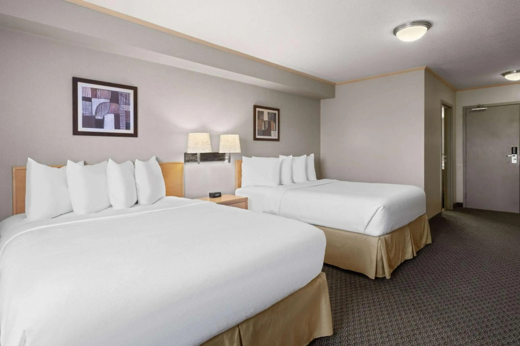 Travelodge by Wyndham Fort McMurray - фото 35
