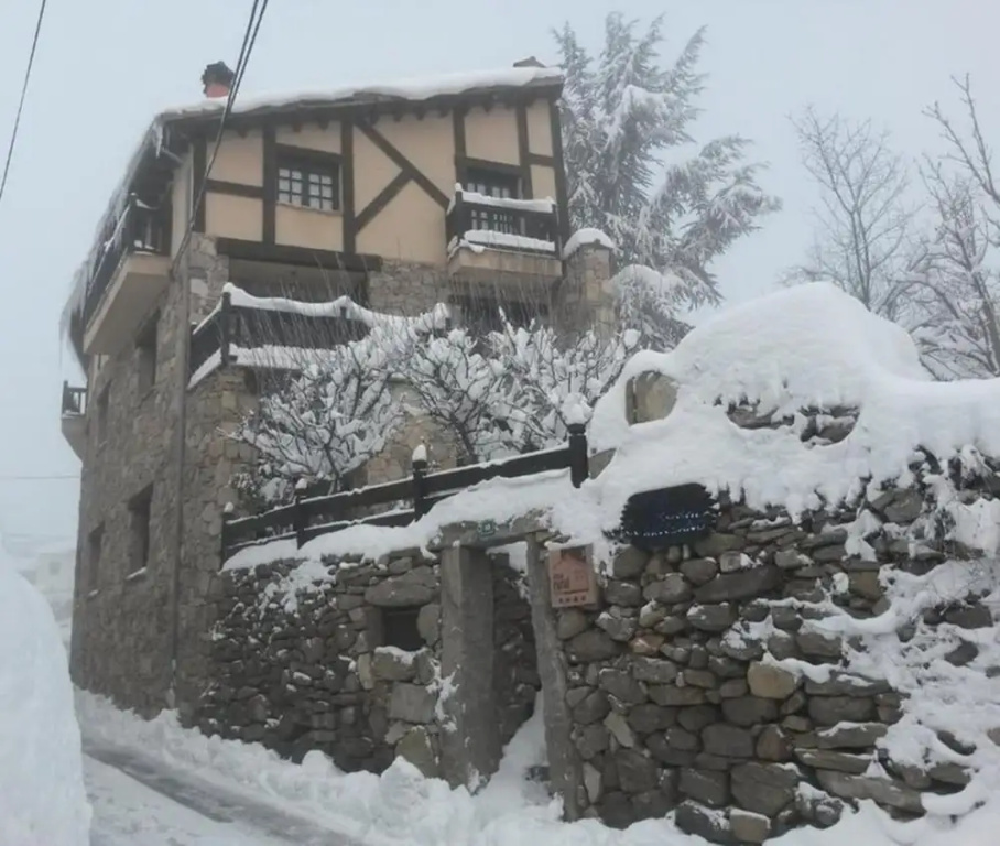 Ermita de Gredos Casas Rurales Artesano I y II/III