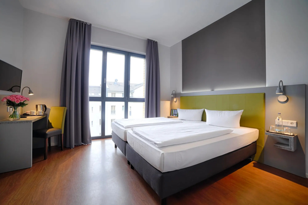 Отель H+ Hotel 4 Youth Berlin Mitte в Берлине