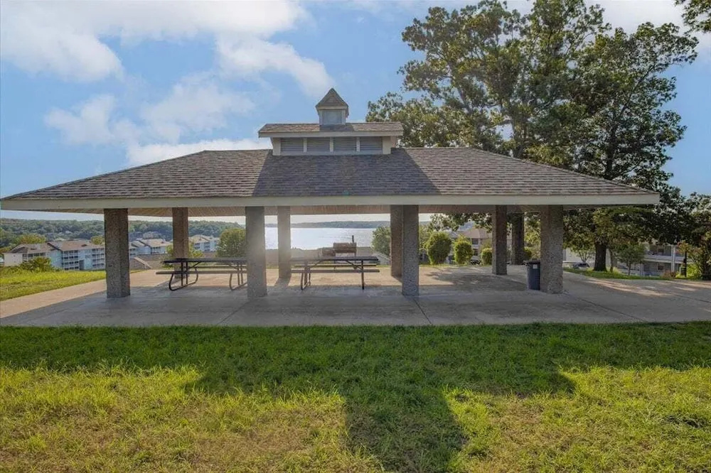 Games, Lake Views, Ease of Access to Unit & Attractions, Family-friendly, Outdoor Comfort