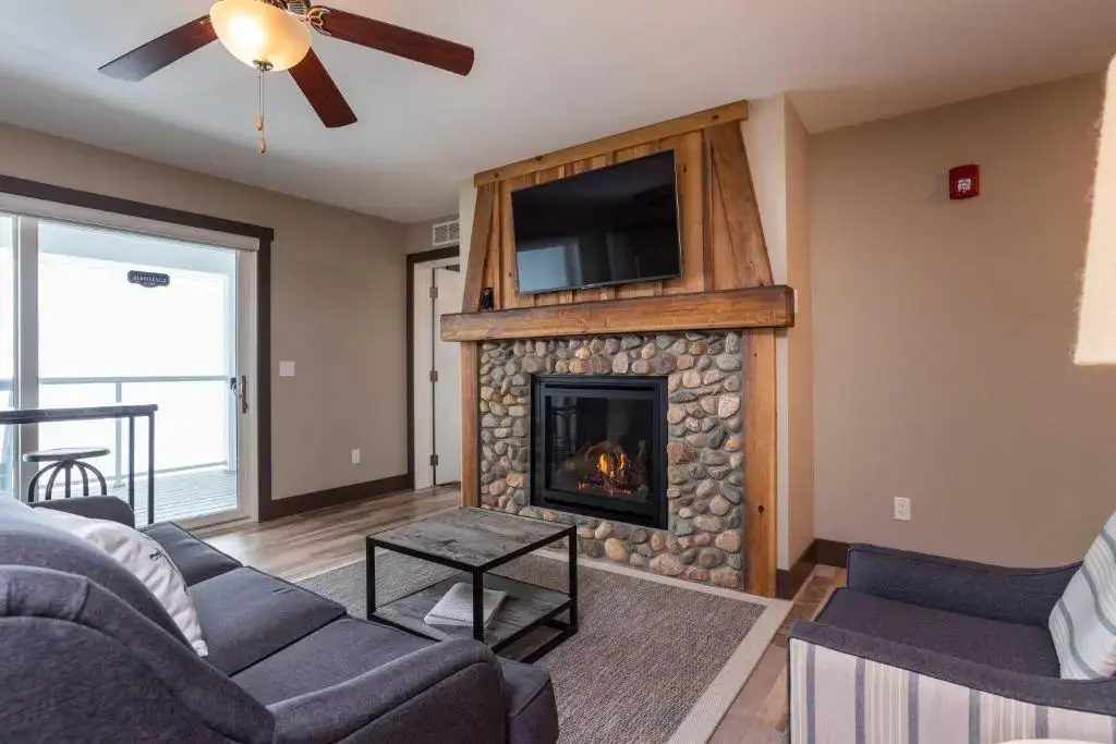 Premium Double Suite with lake view (full double bed)