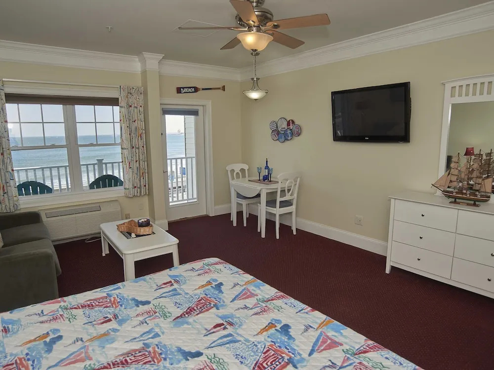 Standard Double room with balcony and oceanfront (full double bed)