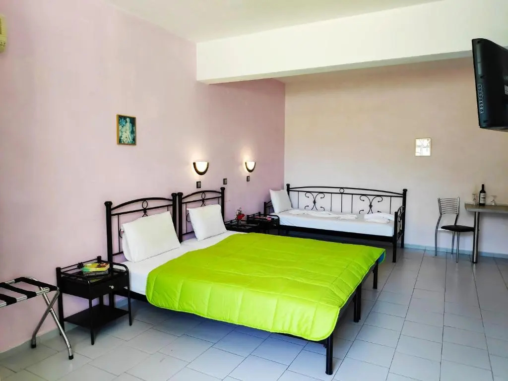 Standard Triple Basement room