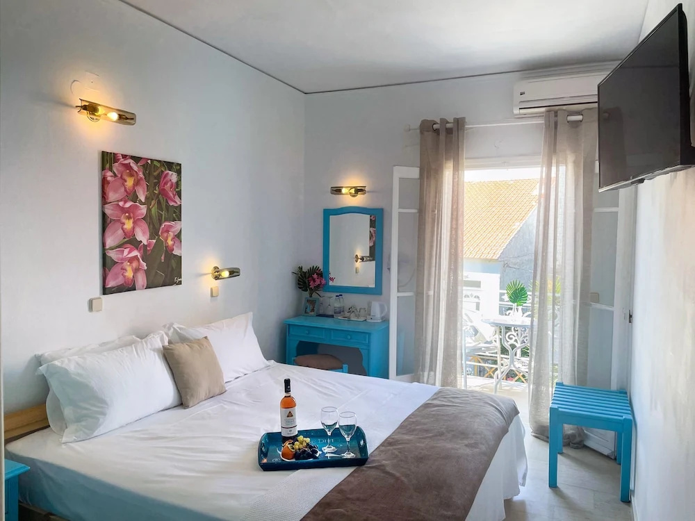 Standard Double room with balcony and with city view (full double bed)