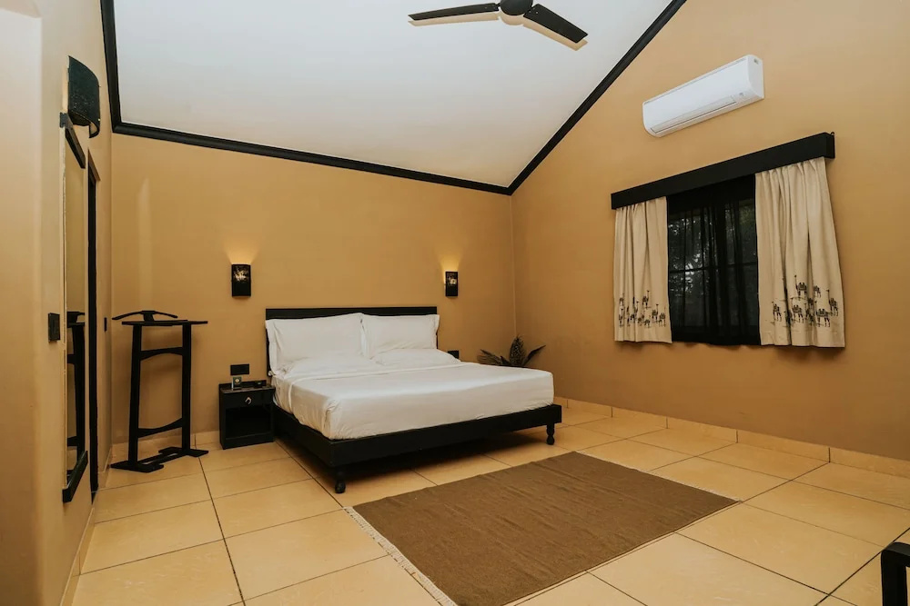 Deluxe Double room (full double bed)