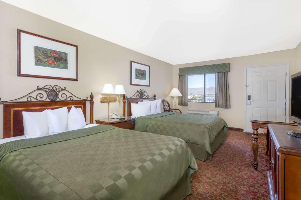 Days Inn by Wyndham Kingman East — 3