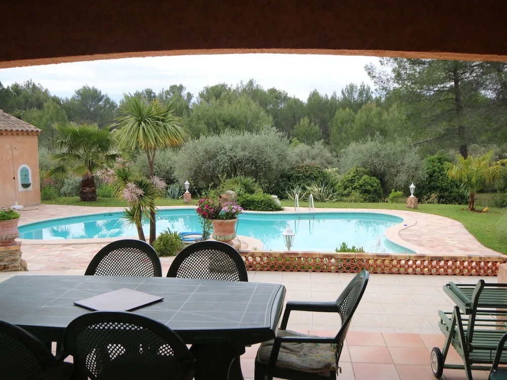 Charming Villa in Salernes France With Parking Space