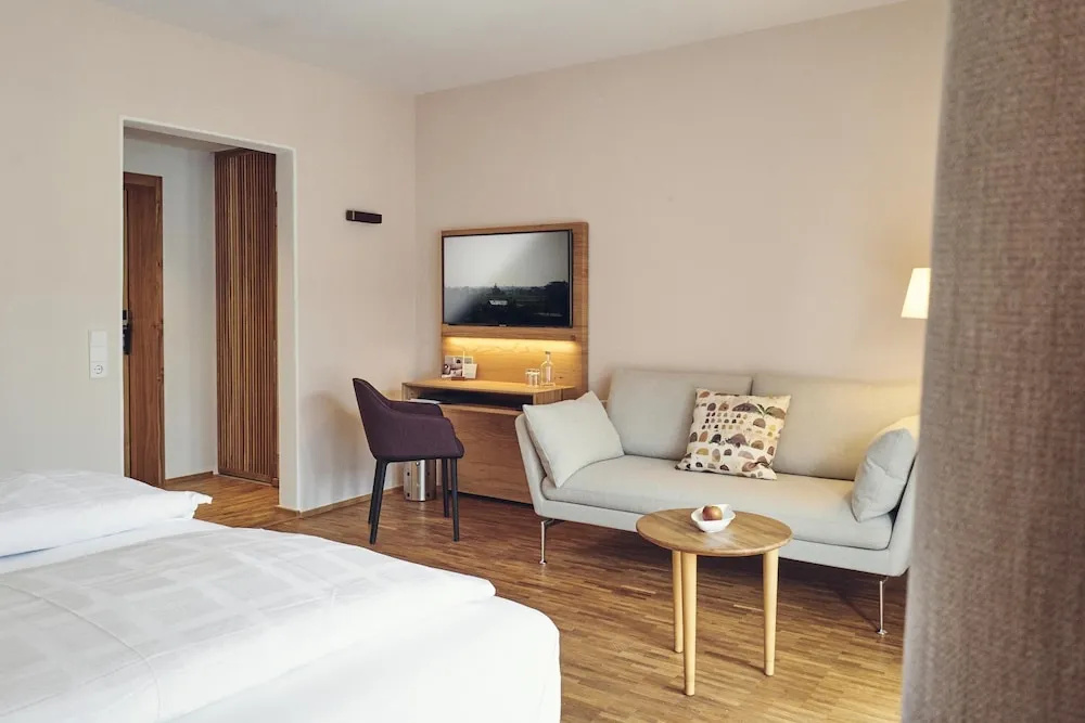 1 Bedroom Standard Double room with courtyard view (full double bed)