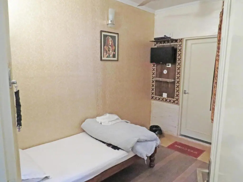 Economy room