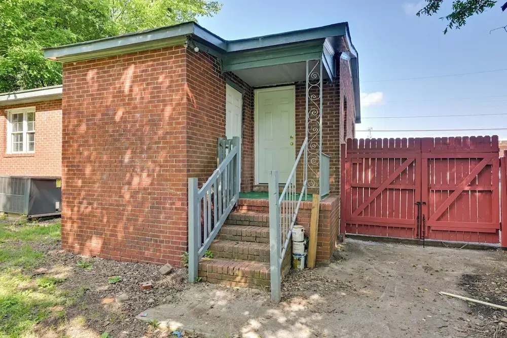2 Mi to Center City: Charlotte North End Home
