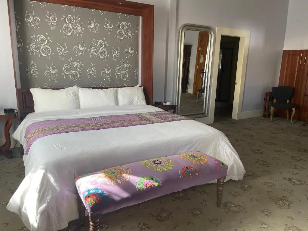 Deluxe Double room (full double bed)